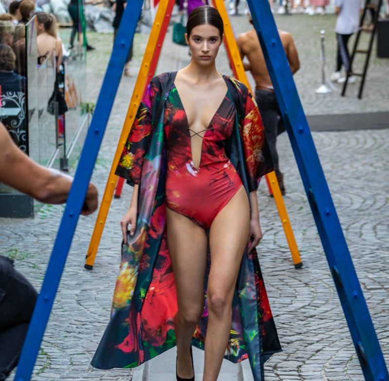 RAINCOAT & SWIMSUIT ALIVIA